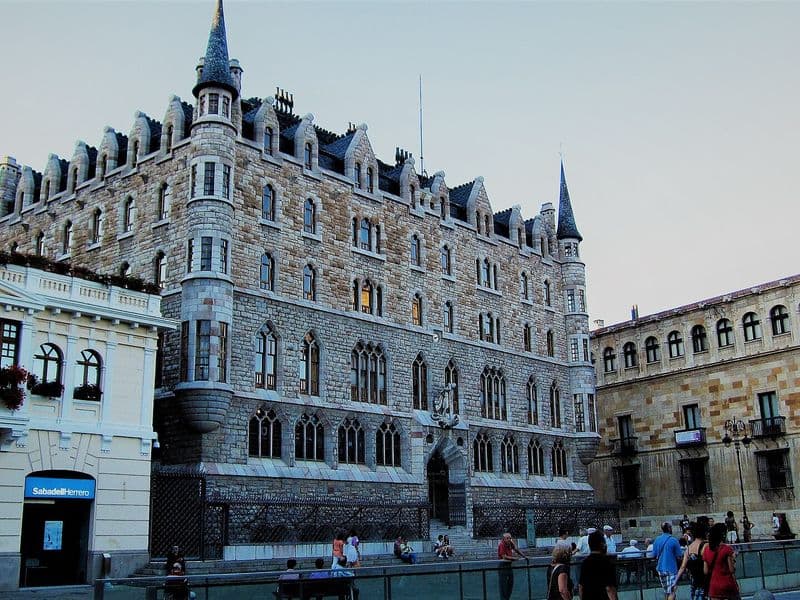 Casa Botines, obra de Gaudí en León
